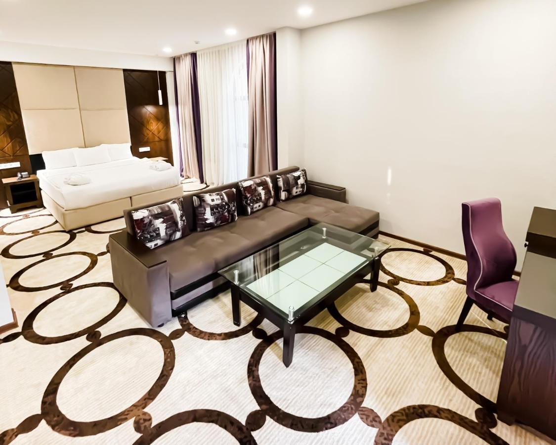 East Palace Hotel アルマトイ エクステリア 写真